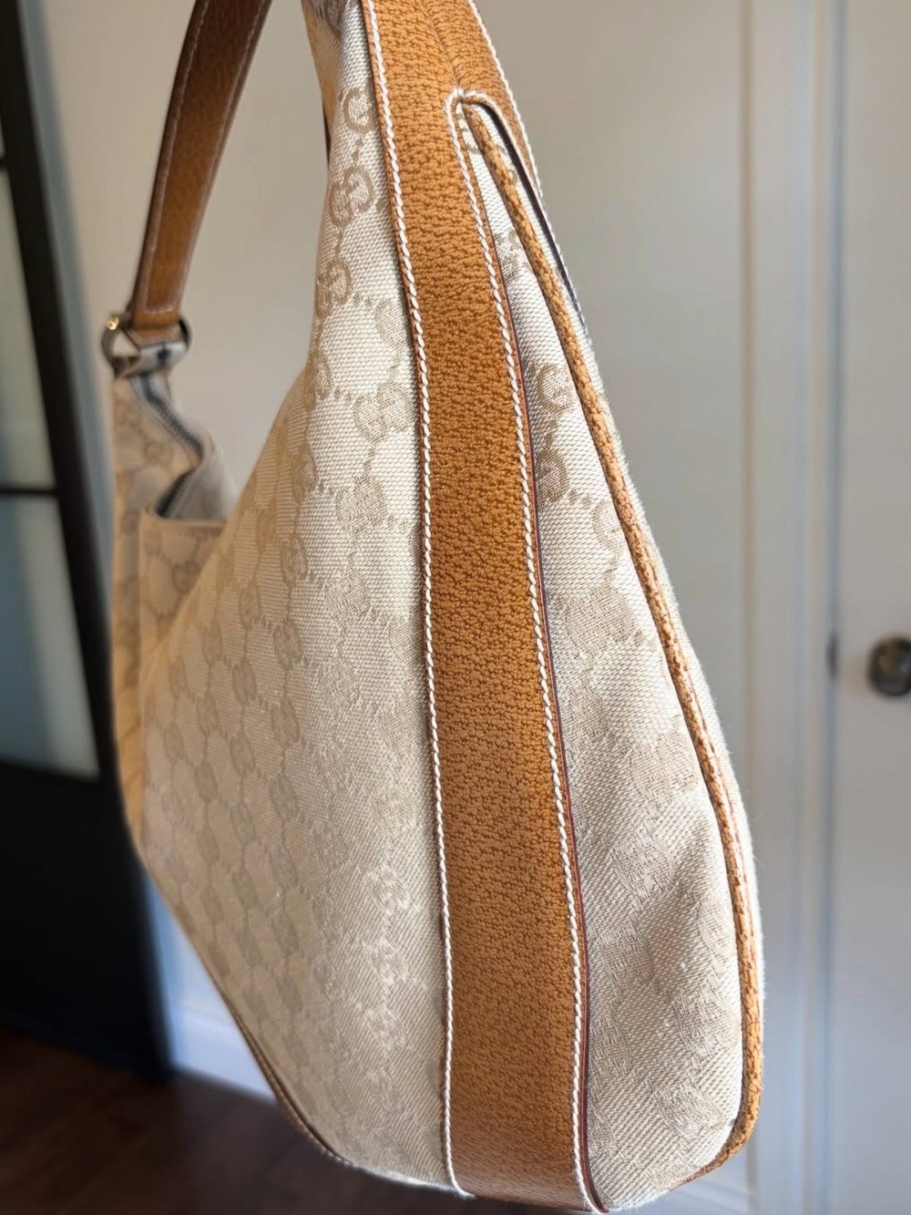 Gucci Beige GG Canvas Shoulder Bag with Tan Leather Trim - Picture 3 of 6